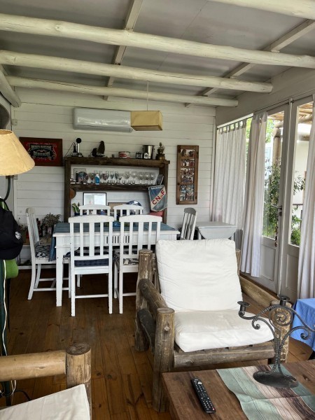 Excelente casa en el Tesoro con amplio jardín y parrillero