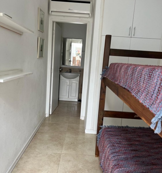 Excelente casa en el Tesoro con amplio jardín y parrillero