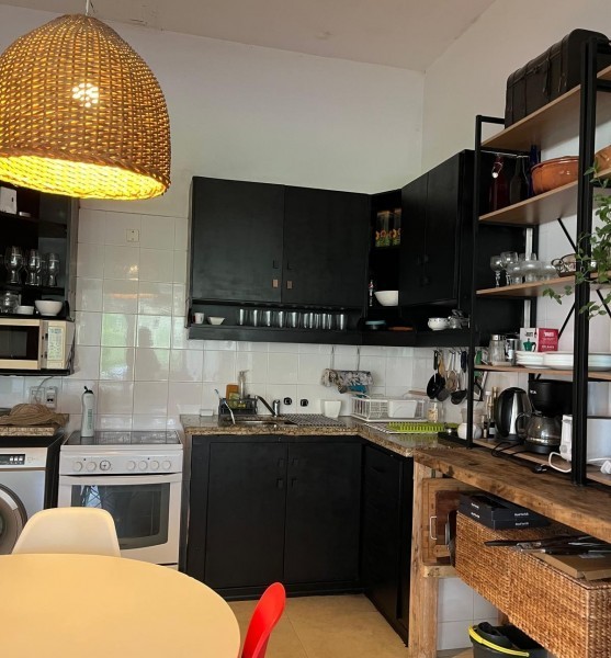 Excelente casa en el Tesoro con amplio jardín y parrillero