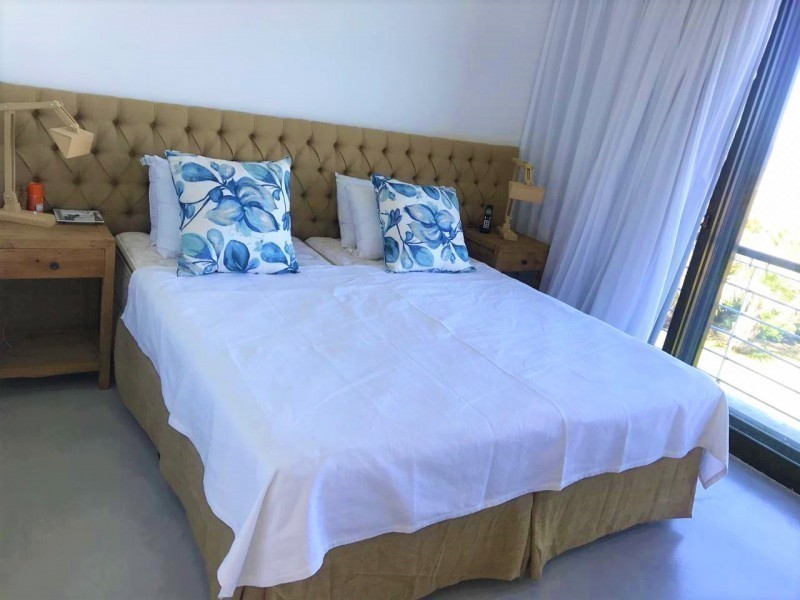 Excelente departamento reciclado estilo casa sobre el mar en Montoya