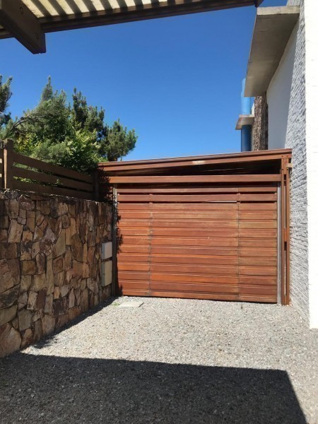Excelente departamento reciclado estilo casa sobre el mar en Montoya