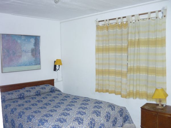 Casa ubicada a pocos metros del mar con muy lindo entorno.