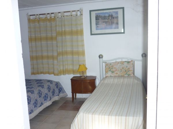 Casa ubicada a pocos metros del mar con muy lindo entorno.