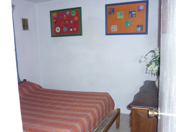 Casa ubicada a pocos metros del mar con muy lindo entorno.