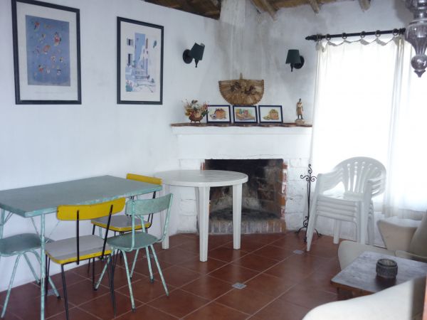 Casa ubicada a pocos metros del mar con muy lindo entorno.