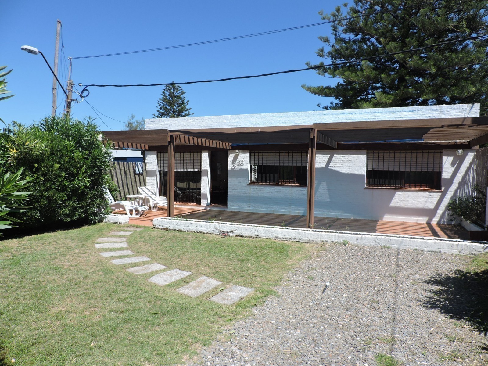 Casa en venta y alquiler a pasitos del agua