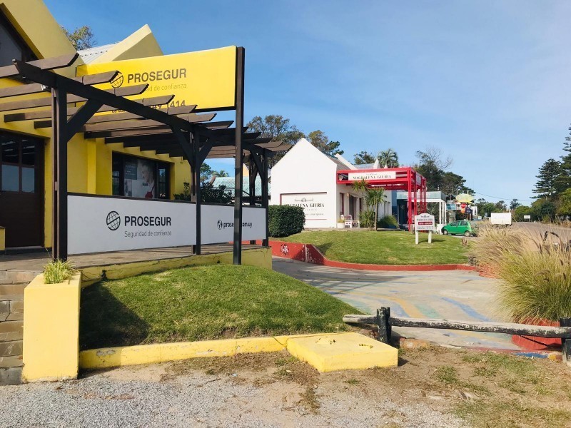 Local en venta en La Barra con renta anual