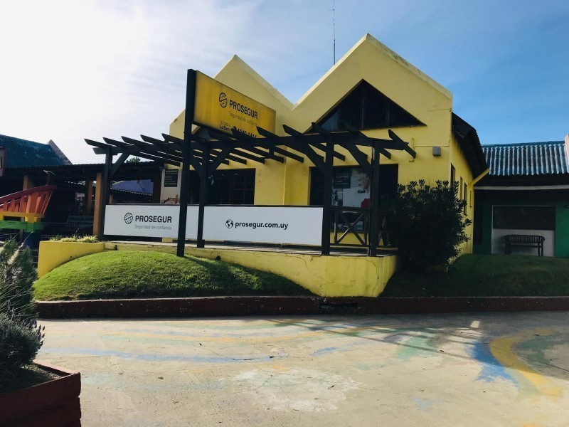 Local en venta en La Barra con renta anual