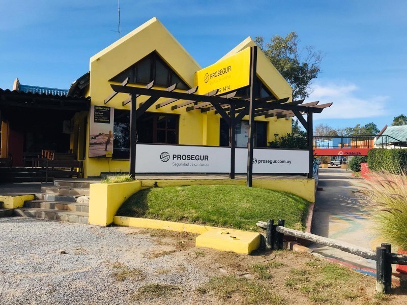 Local en venta en La Barra con renta anual