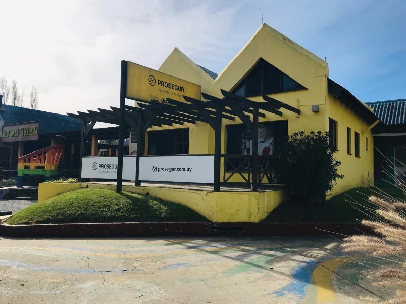 Local en venta en La Barra con renta anual