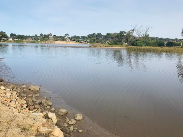 Excelente terreno sobre la laguna en La Barra