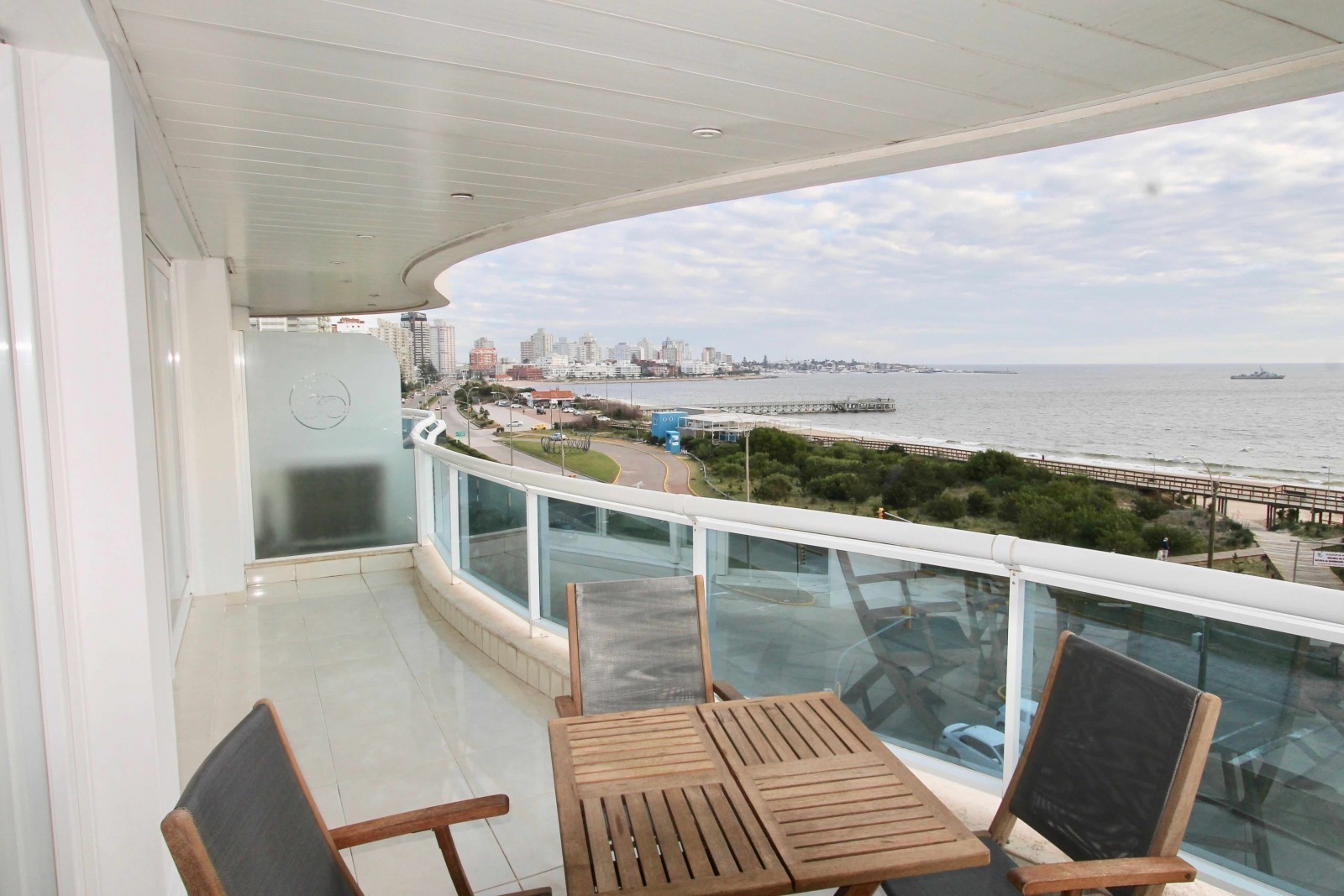 Departamento en torre premium frente al mar