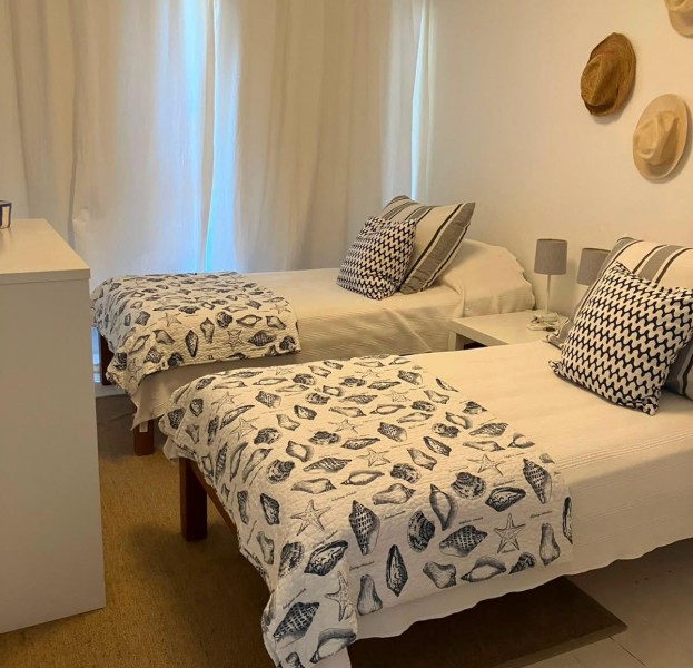 Casa con pileta y vista al mar en La Juanita