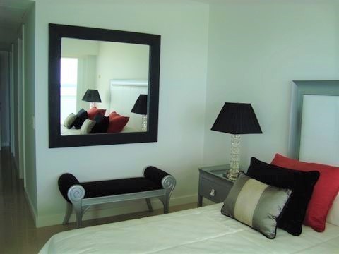 Departamento en torre de categoría frente a Playa Mansa