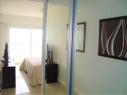 Departamento en torre de categoría frente a Playa Mansa