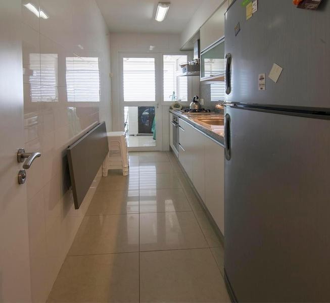 Departamento en torre de categoría frente a Playa Mansa