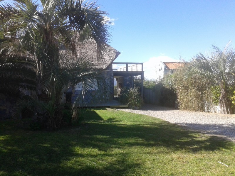 A pasos de la playa y Faro