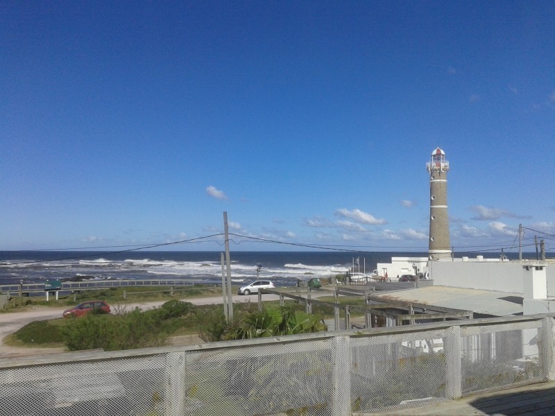 A pasos de la playa y Faro