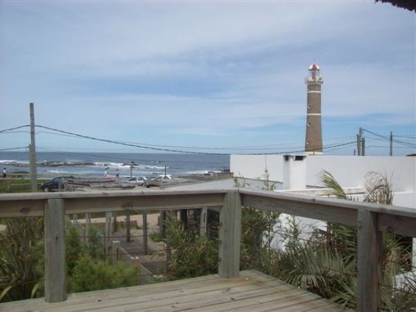 A pasos de la playa y Faro