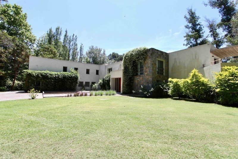 Espectacular Casa en Golf con Pileta