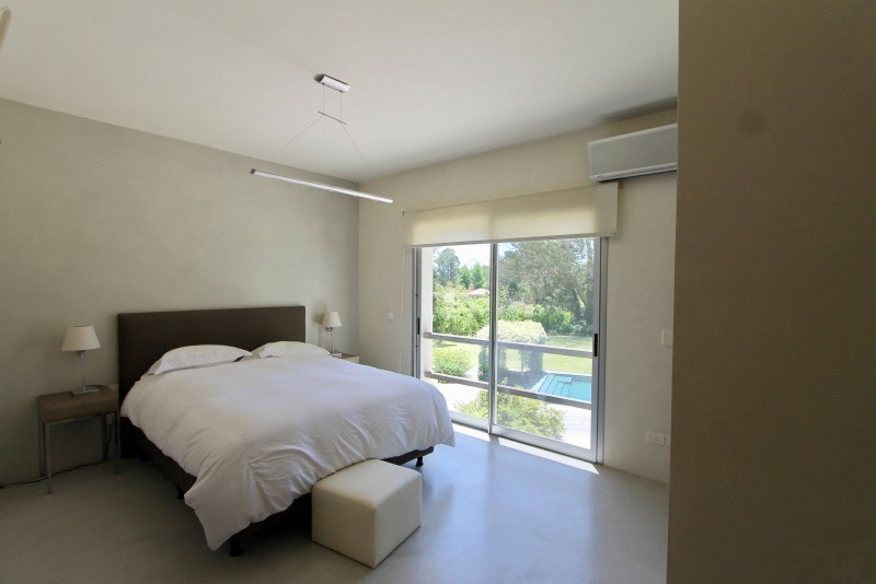 Espectacular Casa en Golf con Pileta