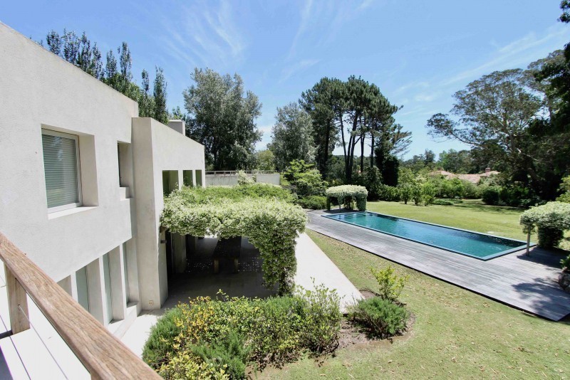 Espectacular Casa en Golf con Pileta