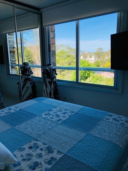 Excelente penthouse moderno con terraza parrillero y pileta