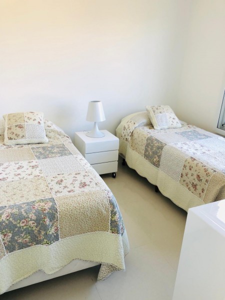 Excelente penthouse moderno con terraza parrillero y pileta