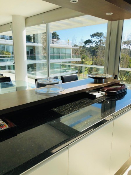 Excelente penthouse moderno con terraza parrillero y pileta