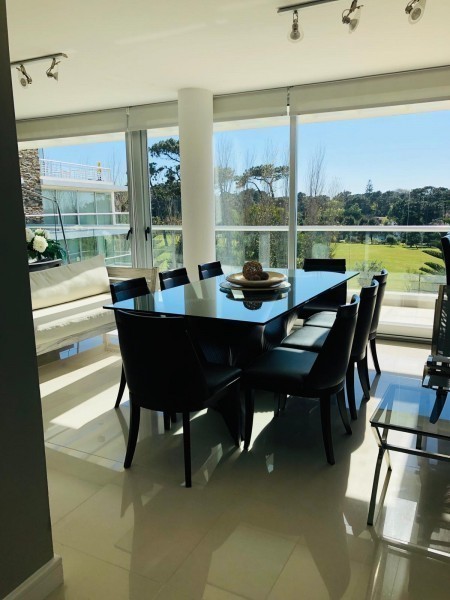 Excelente penthouse moderno con terraza parrillero y pileta