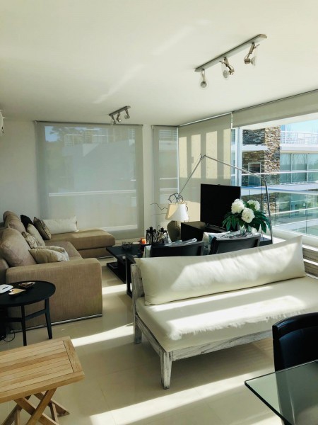 Excelente penthouse moderno con terraza parrillero y pileta