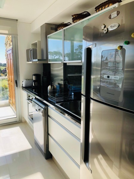 Excelente penthouse moderno con terraza parrillero y pileta