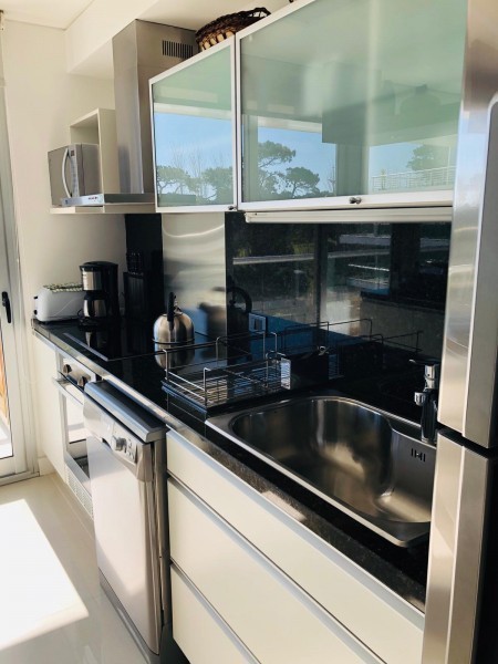 Excelente penthouse moderno con terraza parrillero y pileta