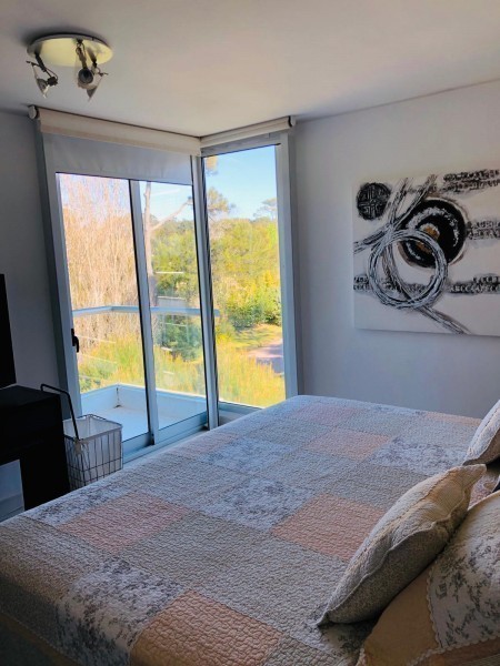 Excelente penthouse moderno con terraza parrillero y pileta