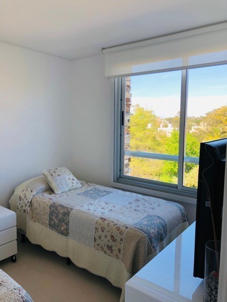 Excelente penthouse moderno con terraza parrillero y pileta