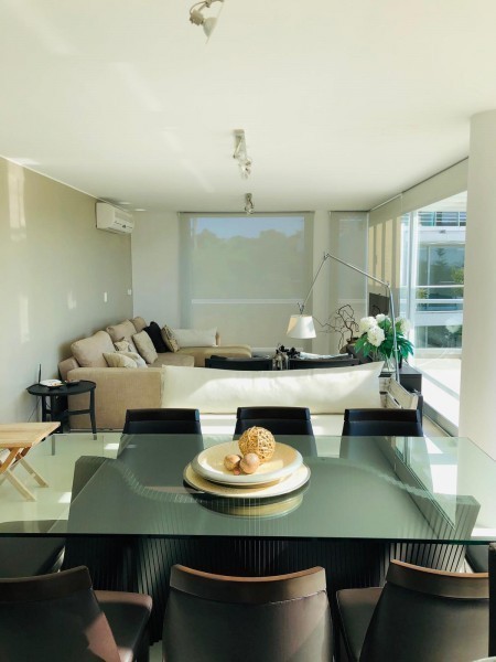 Excelente penthouse moderno con terraza parrillero y pileta