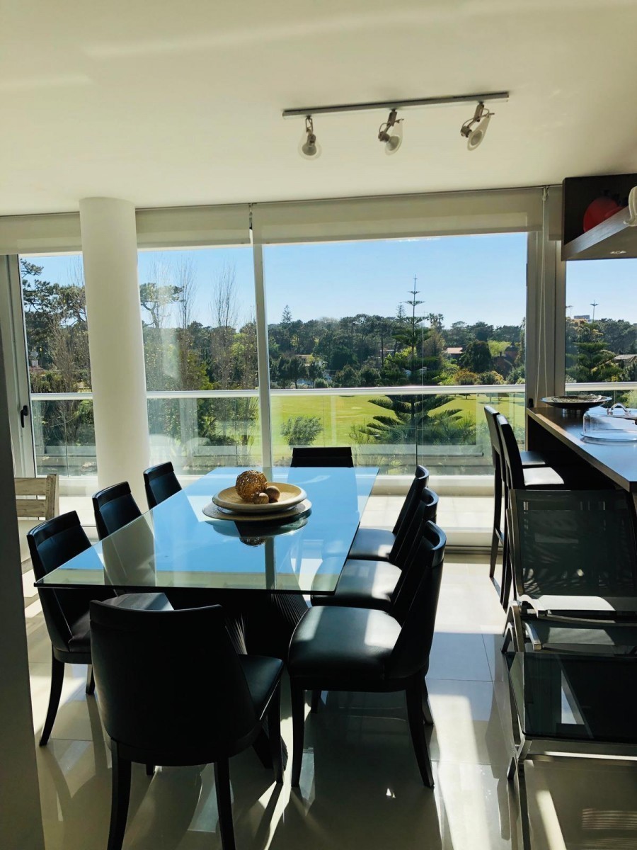 Excelente penthouse moderno con terraza parrillero y pileta