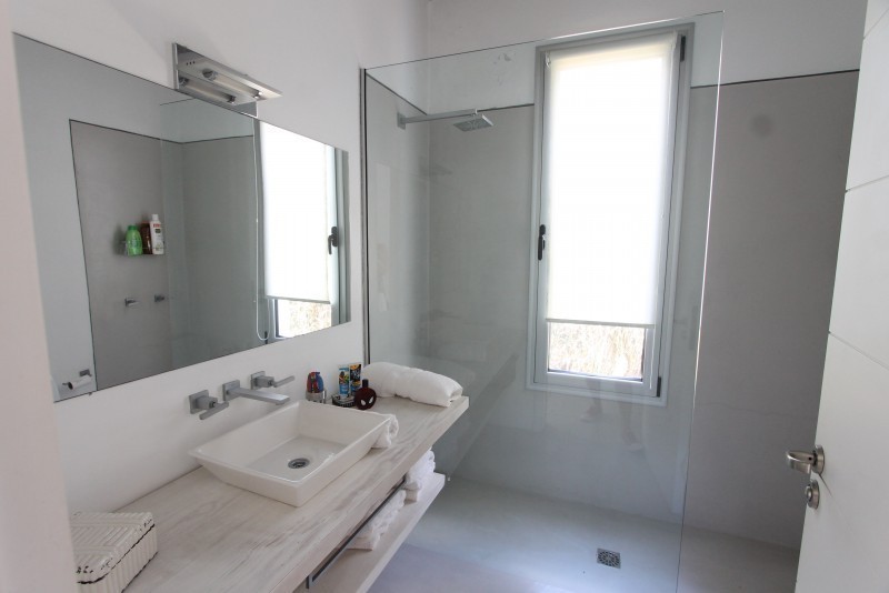 Excelente casa emplazada en una planta en Laguna Blanca
