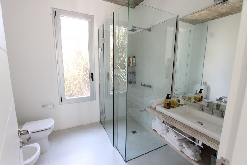 Excelente casa emplazada en una planta en Laguna Blanca