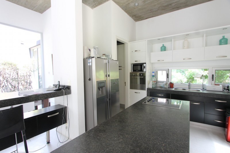 Excelente casa emplazada en una planta en Laguna Blanca
