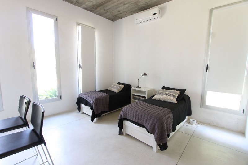 Excelente casa emplazada en una planta en Laguna Blanca
