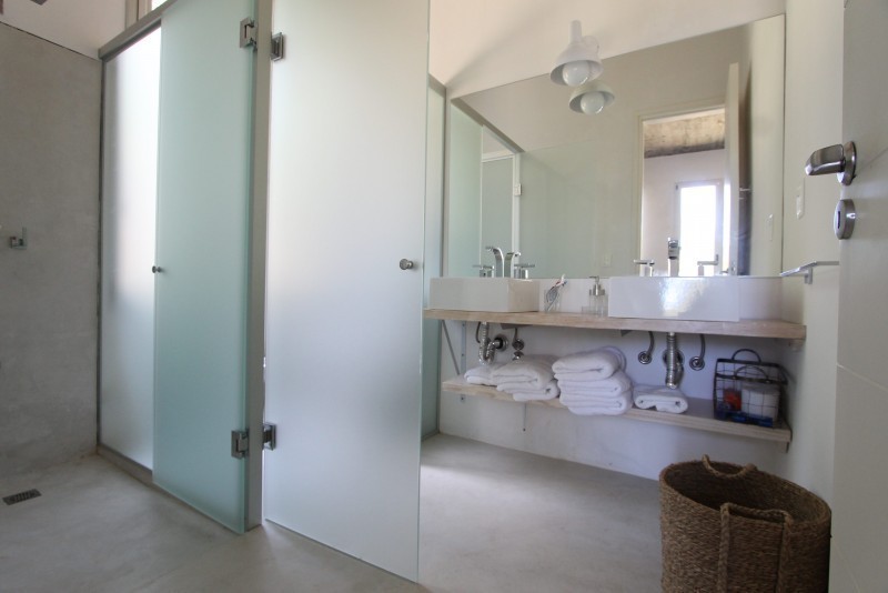 Excelente casa emplazada en una planta en Laguna Blanca