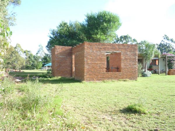 Terreno con mejoras en venta en Balneario Buenos Aires.