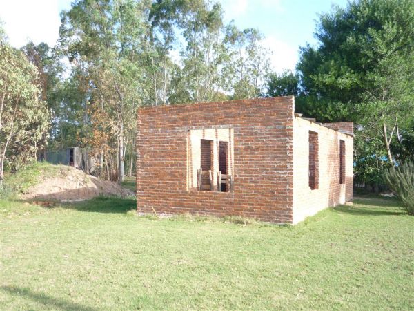Terreno con mejoras en venta en Balneario Buenos Aires.