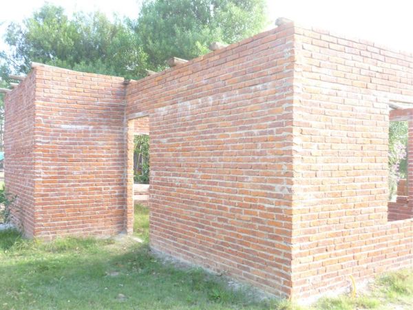 Terreno con mejoras en venta en Balneario Buenos Aires.