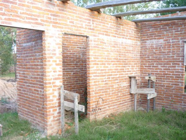 Terreno con mejoras en venta en Balneario Buenos Aires.