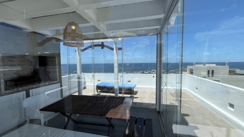 Excelente Penthouse reciclado primera linea frente al mar en Montoya