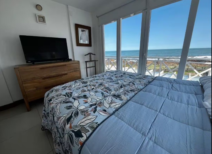Excelente Penthouse reciclado primera linea frente al mar en Montoya