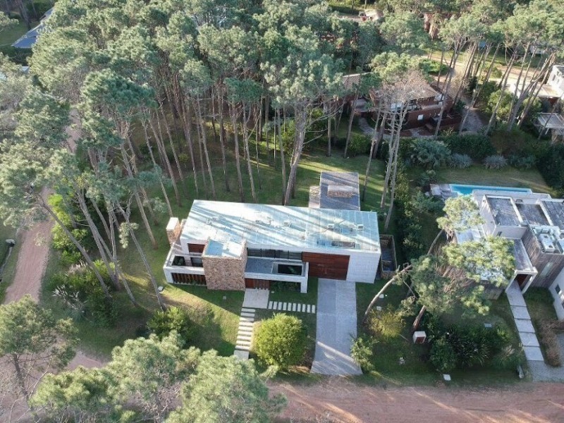 Excelente casa de estilo en Laguna Blanca barrio privado de Manantiales