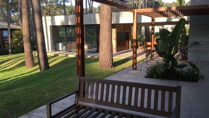 Excelente casa de estilo en Laguna Blanca barrio privado de Manantiales